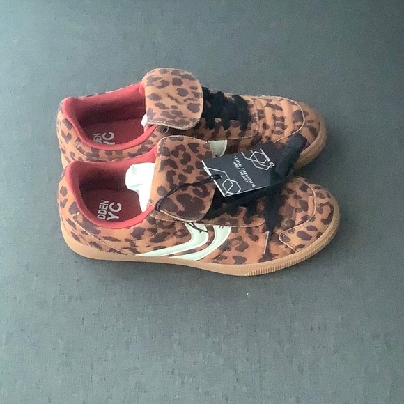 Women's nwt  Leopard Print Sneakers - Picture 4 of 5